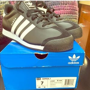 Adidas 🎈Comes with a Melissa Sandals as a Gift🎈